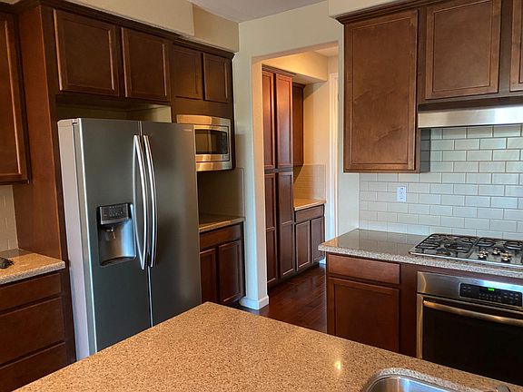 4th image of 1653 Hillsdale Ave Unit 3