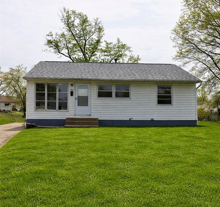 1st image of 302 Banff Cir