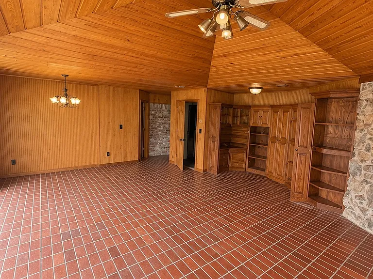 216 Wayne Dr — Photo 13