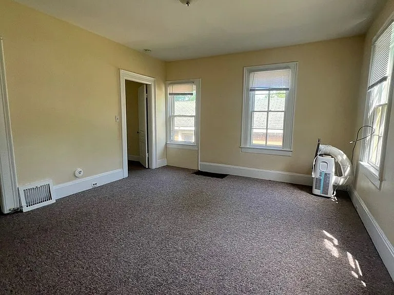 714 W Madison St — Photo 3