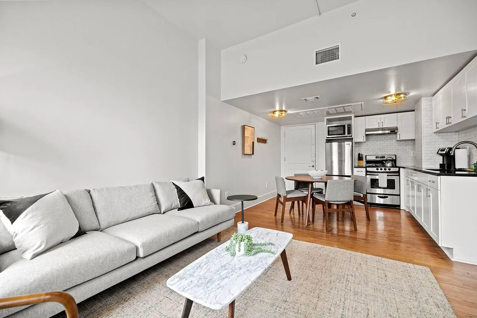 1 bed, 1.0 bath, 527 sqft, $4,520 — Photo 3
