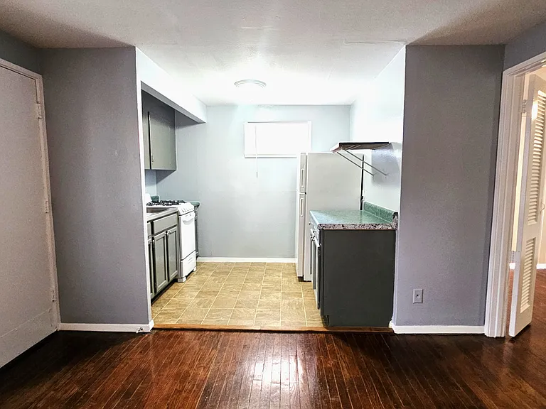 2815 Greenbriar Dr #1 — Photo 2