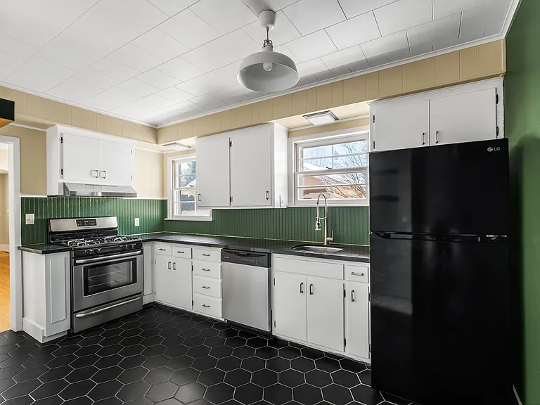 523 E Delmar St — Photo 8