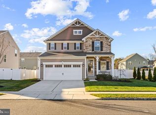 7 Circle Dr, Sicklerville, NJ 08081