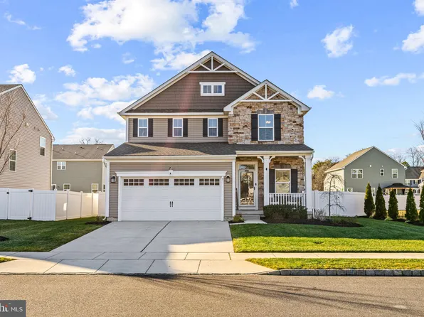 7 Circle Dr, Sicklerville, NJ 08081