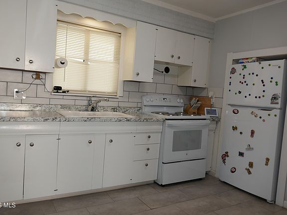 2nd image of 2555 Westbrook Dr