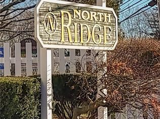 25 Padanaram Rd APT 11, Danbury, CT 06811