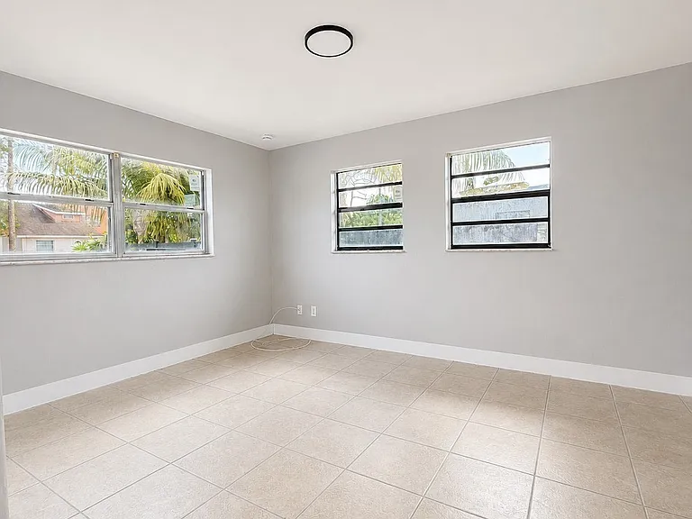 1572 Cypress Dr — Photo 4