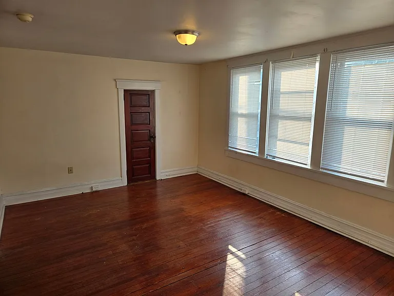 1 Manor Ave — Photo 9