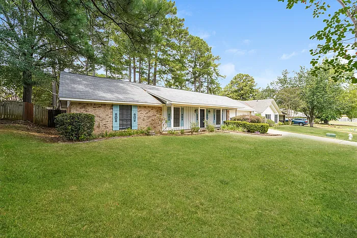 3 bed, 2.0 bath, 1804 sqft, $2,045 — Photo 3