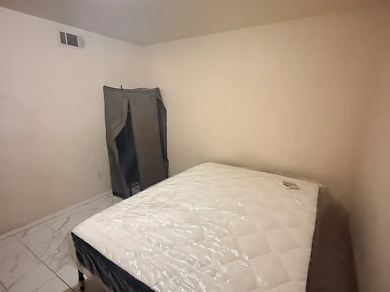 23903 Wilmington Ave — Photo 5