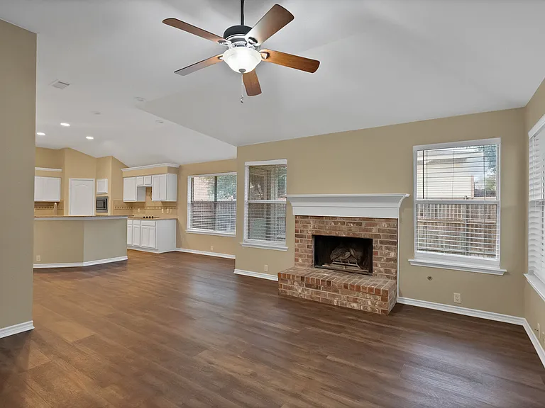 5708 McKinley Ln — Photo 15