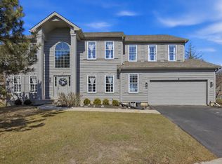 9 Laurel Valley Ct, Lake In The Hills, IL 60156