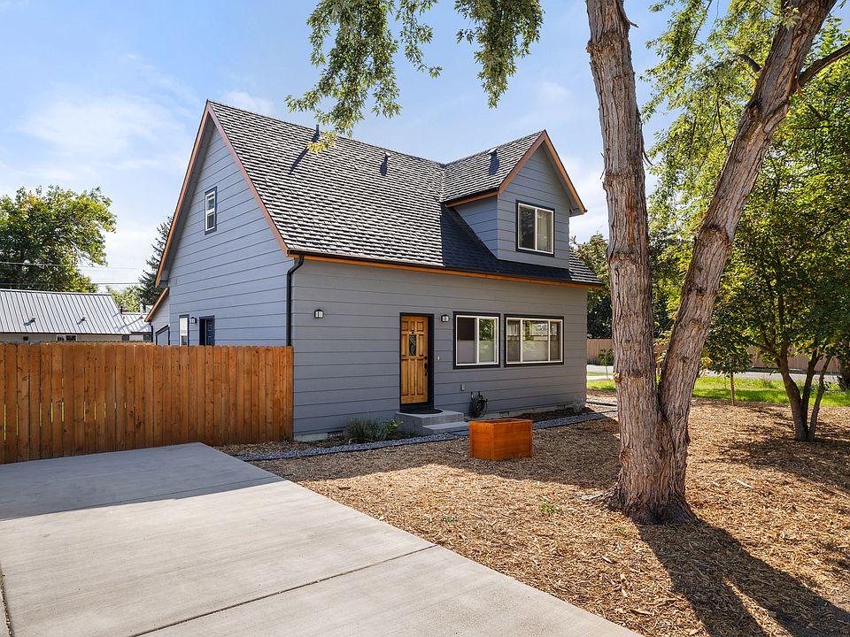 Front of house and large driveway for up to 4 cars