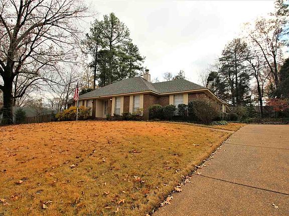 3rd image of 7961 Woodford Ln