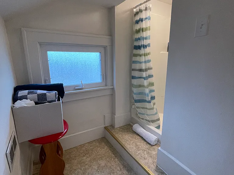 320 Wilson Ave — Photo 32