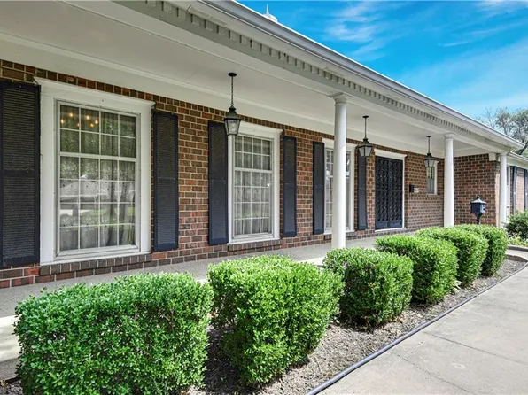 9319 Buena Vista St, Prairie Village, KS 66207