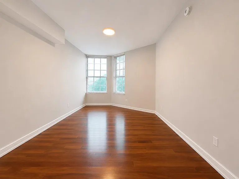 410 Evernia St #506 — Photo 8