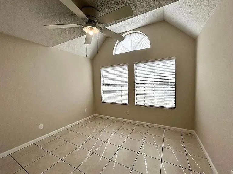 375 Lake Ontario Ct — Photo 7