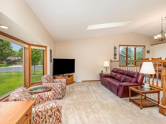 3rd image of 706 Highland Dr