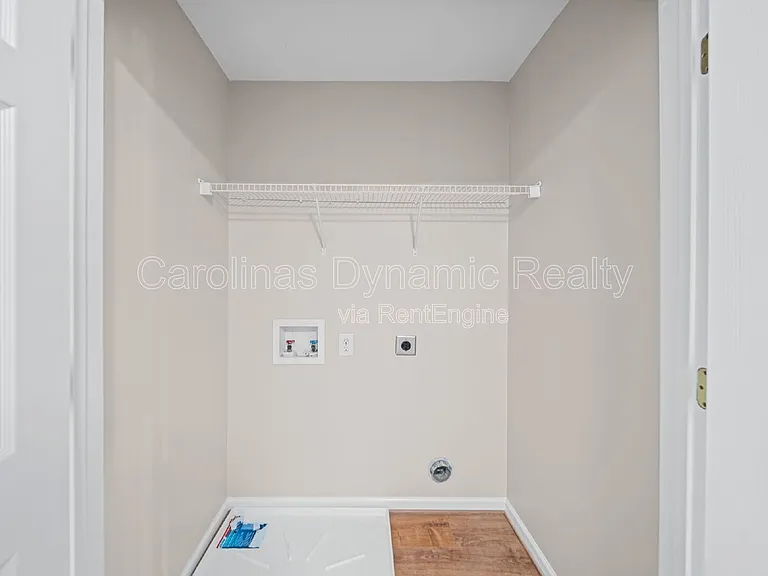 1526 Royal Auburn Ave — Photo 27