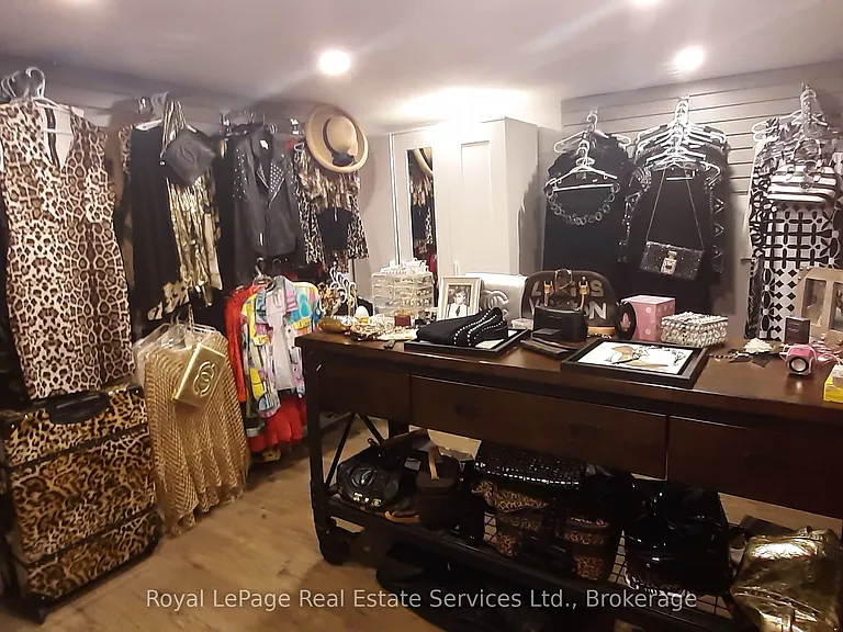 184 Dundas St E — Photo 26