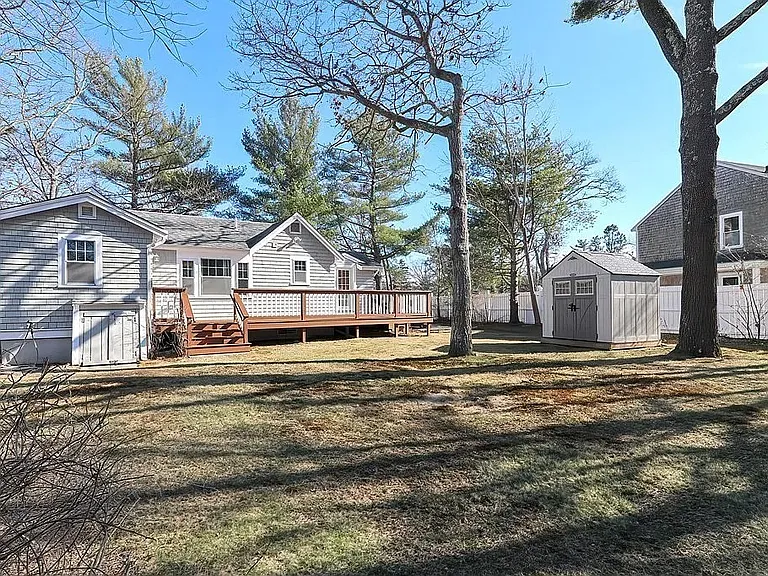 134 Lake Dr — Photo 9