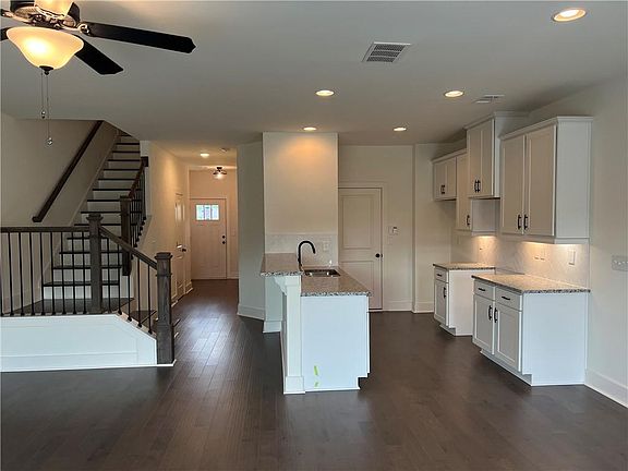 2nd image of 5812 Calle Vista Dr