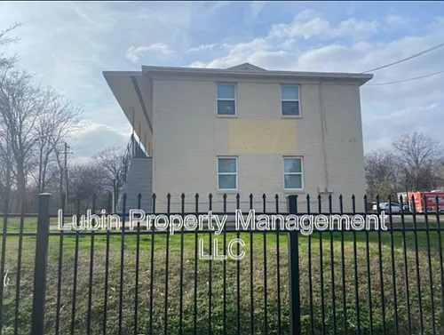1043 College St Photo 1