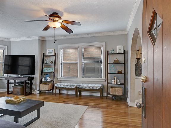 4th image of 4506 Broadway
