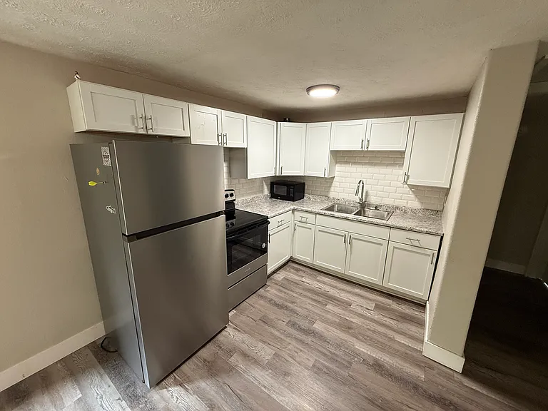 328 N State St #5 — Photo 5