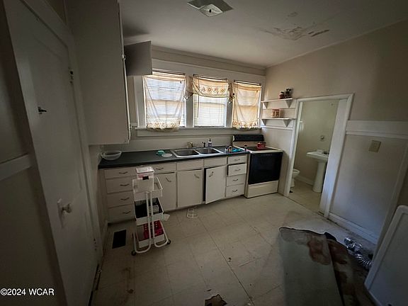 3rd image of 1011 E Albert St