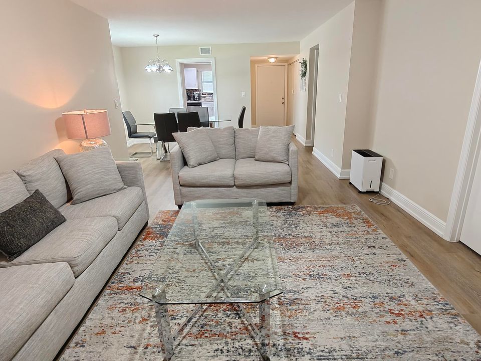 1st image of 225 SE 10th Street #D3