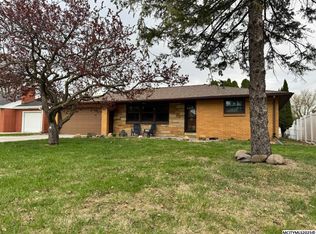 331 Meadow Ln, Mason City, IA 50401