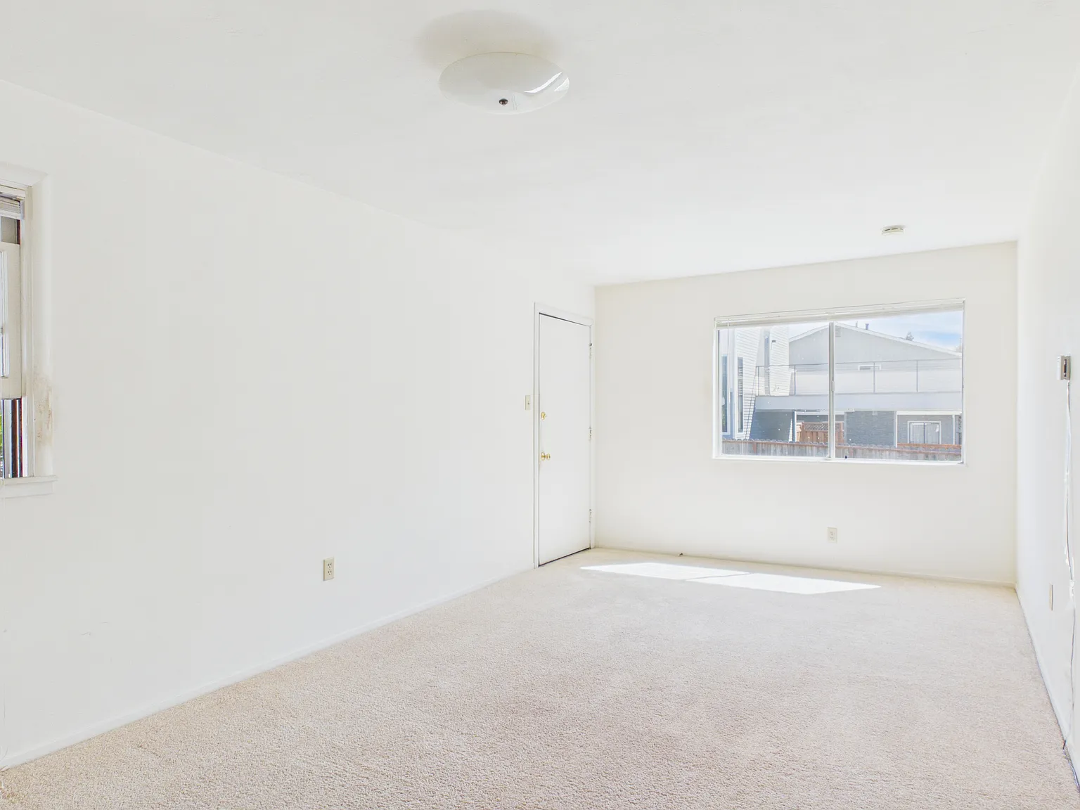 1 bed, 700 sqft, $1,800 — Photo 3