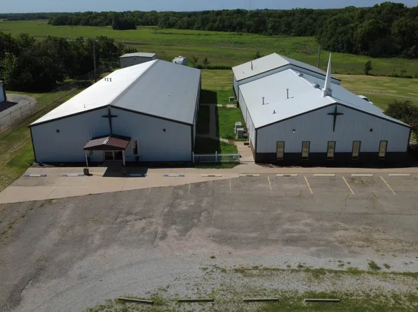 326 W Botkin St, Wellington, KS 67152