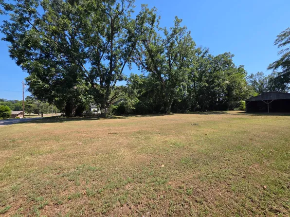1 Washington Ave, Eutaw, AL 35462