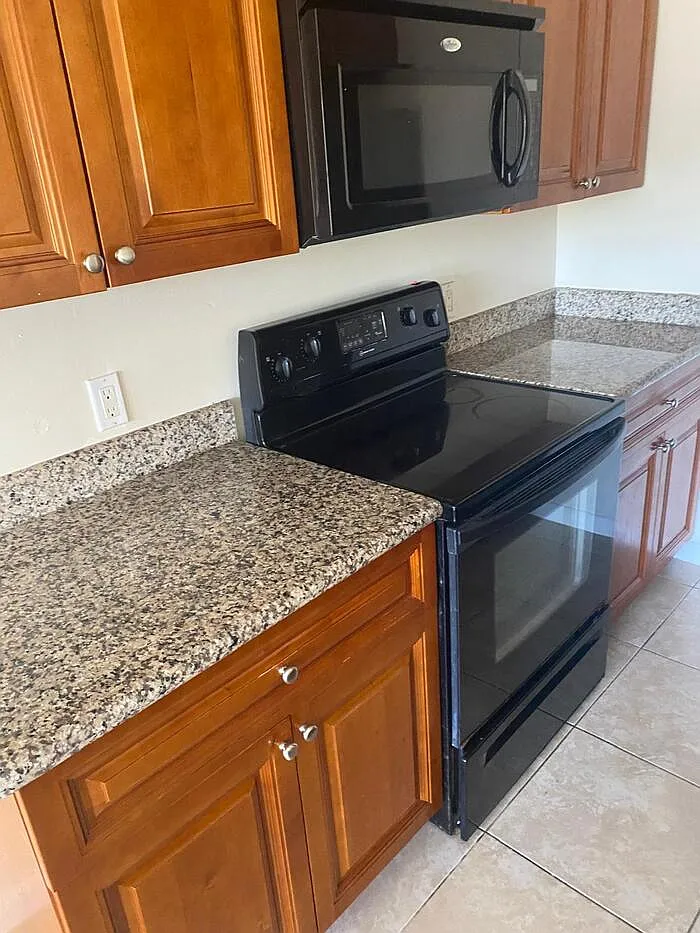 2 bed, 1.0 bath, 800 sqft, $1,950 — Photo 2