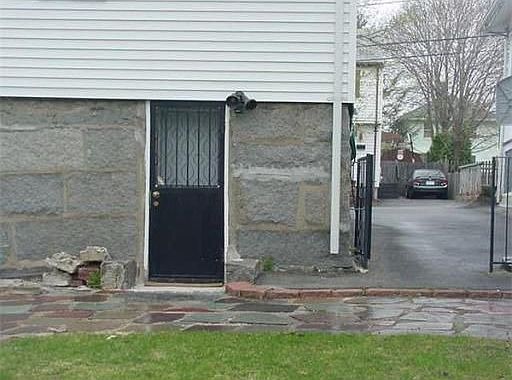 4th image of 181 Belmont St