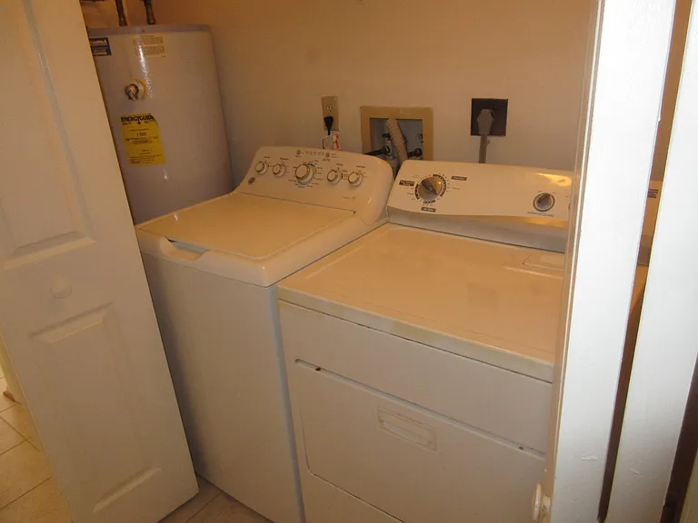 Washer & Dryer (1st Floor)