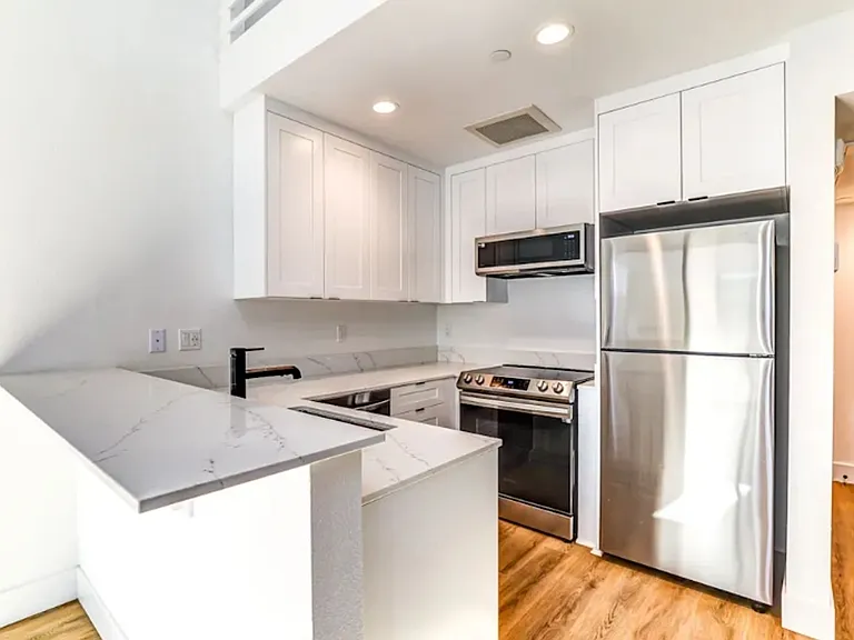 Girard Lofts — Photo 20