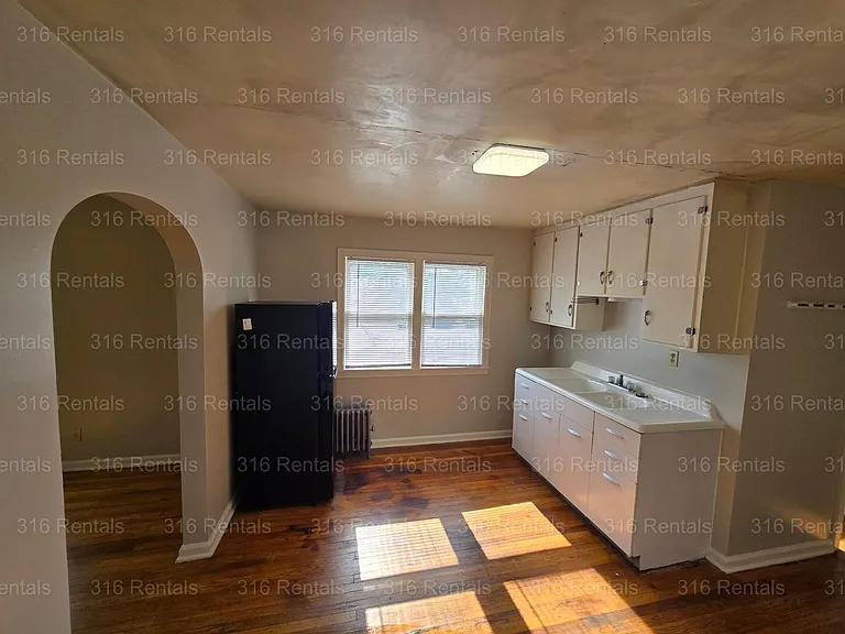121 W 2nd St — Photo 8