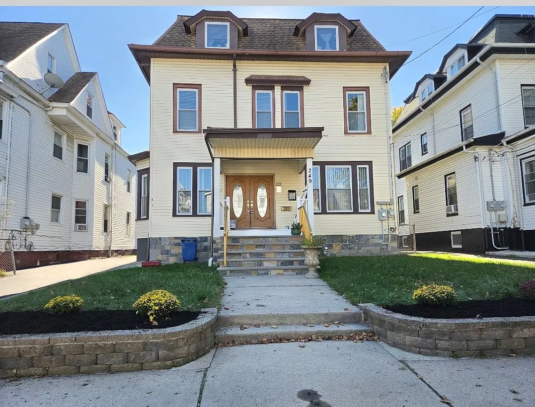 4 bed, $4,500 — Photo 1