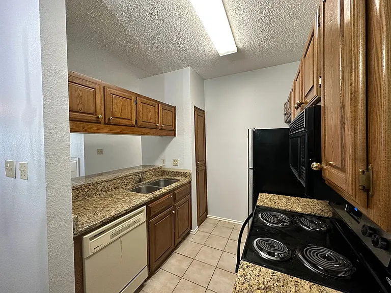 914 W 26th St #105 — Photo 7