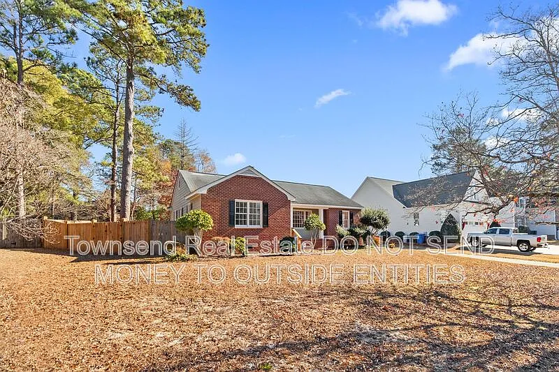 3 bed, 2.0 bath, 1575 sqft, $2,045 — Photo 2