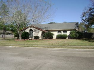 805 Cannan Dr, Angleton, TX 77515