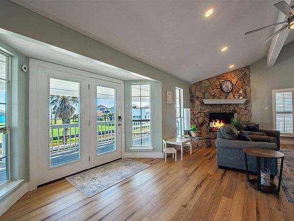 5th image of 2940 Laguna Dr