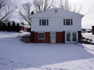 562 Center Hill Rd, Pittsburgh, PA 15239