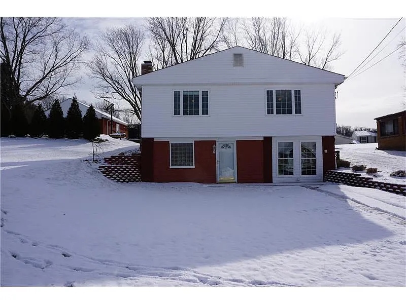 562 Center Hill Rd photo 1