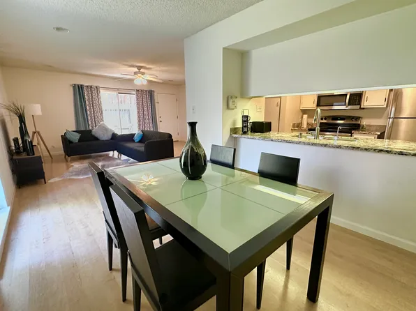 5490 Roundtree Dr APT F, Concord, CA 94521